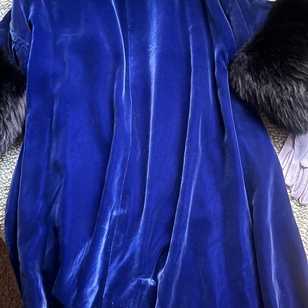 Women's Velvet Coat with Faux Fur Cuffs - Navy